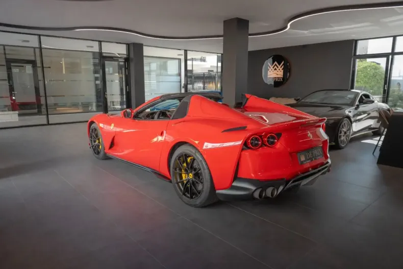 Ferrari 812 din 2022 cu 1.064 km - oferta FER124703 - foto 3