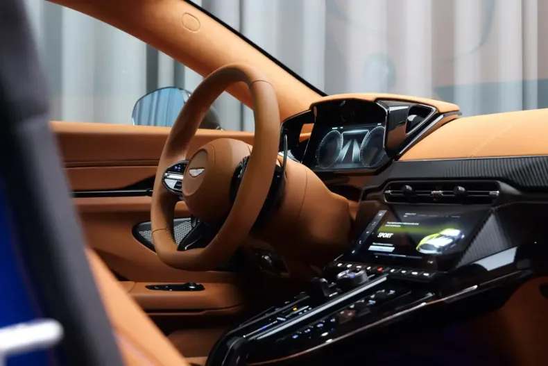 Aston Martin V8 Vantage din 2025 cu 200 km - oferta AST124743 - foto 5