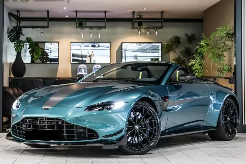 Aston Martin V8 Vantage din 2023 cu 8.618 km - oferta AST124768 - foto 1