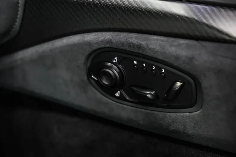 Aston Martin V8 Vantage din 2023 cu 8.618 km - oferta AST124768 - foto 9