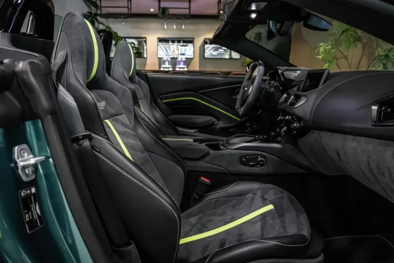 Aston Martin V8 Vantage din 2023 cu 8.618 km - oferta AST124768 - foto 13