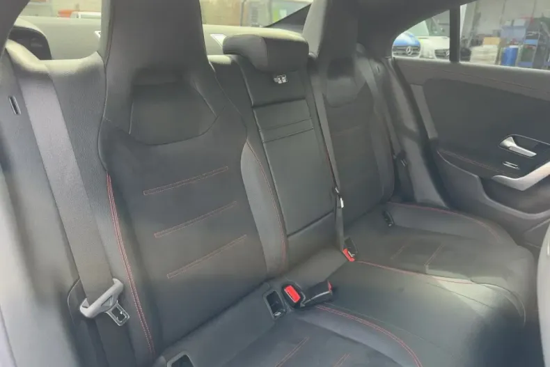 Mercedes-Benz CLA 220 din 2024 cu 21.992 km - oferta MER124803 - foto 21