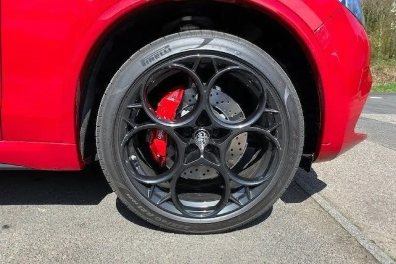 Alfa Romeo Stelvio din 2023 cu 9.990 km - oferta ALF124821 - foto 12