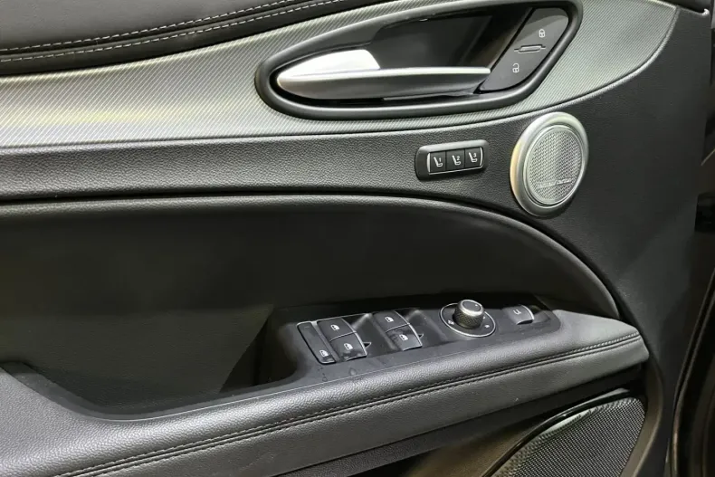 Alfa Romeo Stelvio din 2024 cu 48.158 km - oferta ALF124852 - foto 11