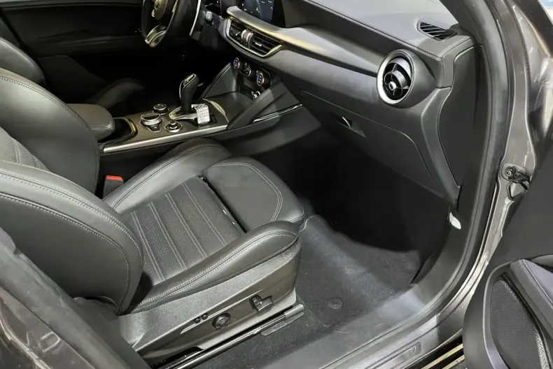 Alfa Romeo Stelvio din 2024 cu 48.158 km - oferta ALF124852 - foto 17