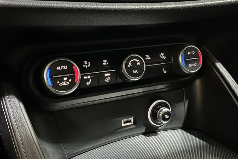 Alfa Romeo Stelvio din 2024 cu 48.158 km - oferta ALF124852 - foto 28