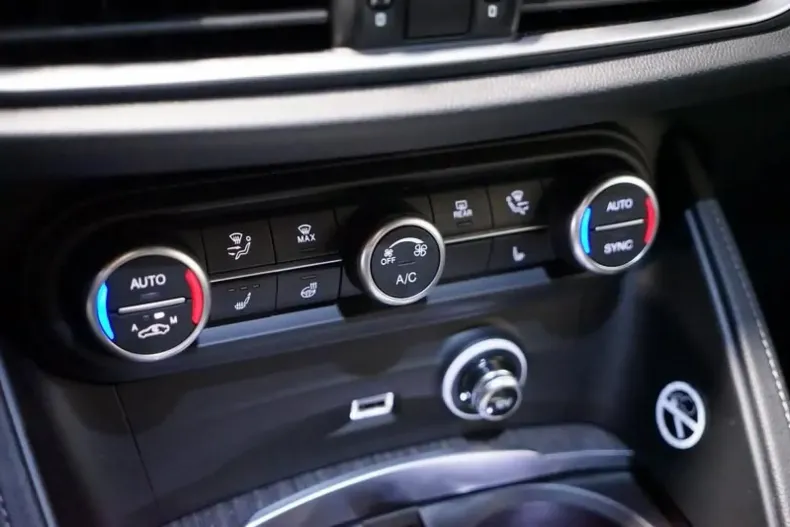 Alfa Romeo Stelvio din 2023 cu 31.469 km - oferta ALF124854 - foto 28