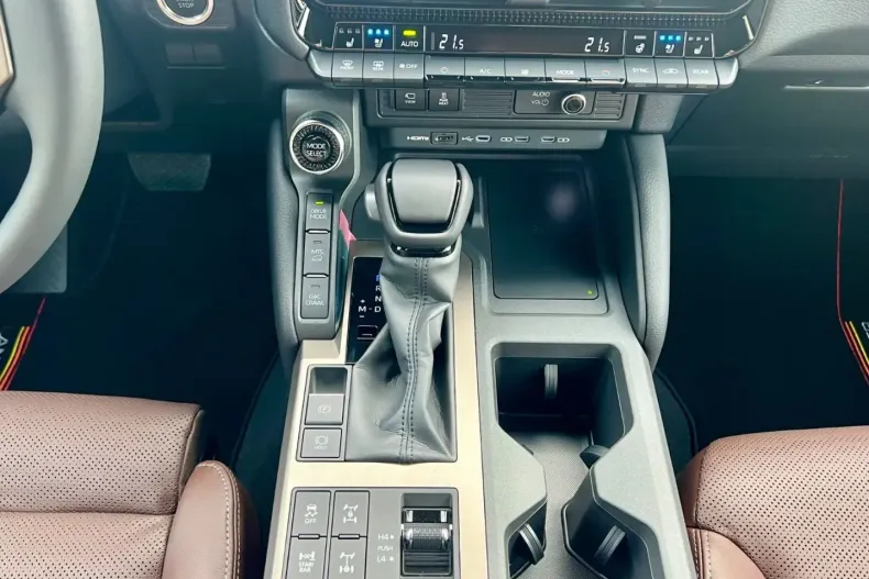 Toyota Land Cruiser din 2024 cu 7 km - oferta TOY124989 - foto 23