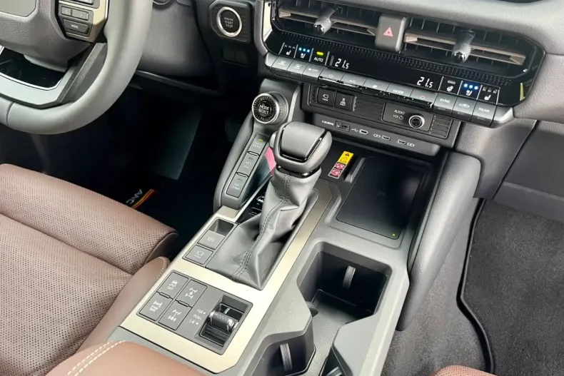 Toyota Land Cruiser din 2024 cu 7 km - oferta TOY124989 - foto 24