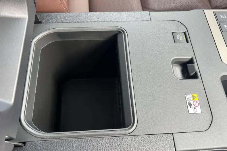 Toyota Land Cruiser din 2024 cu 7 km - oferta TOY124989 - foto 28