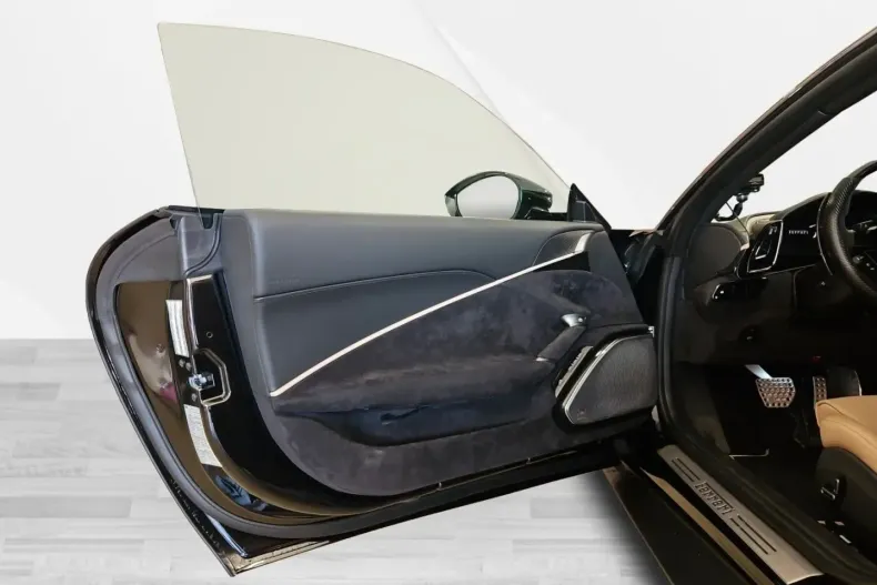 Ferrari Roma din 2022 cu 5.478 km - oferta FER124999 - foto 19