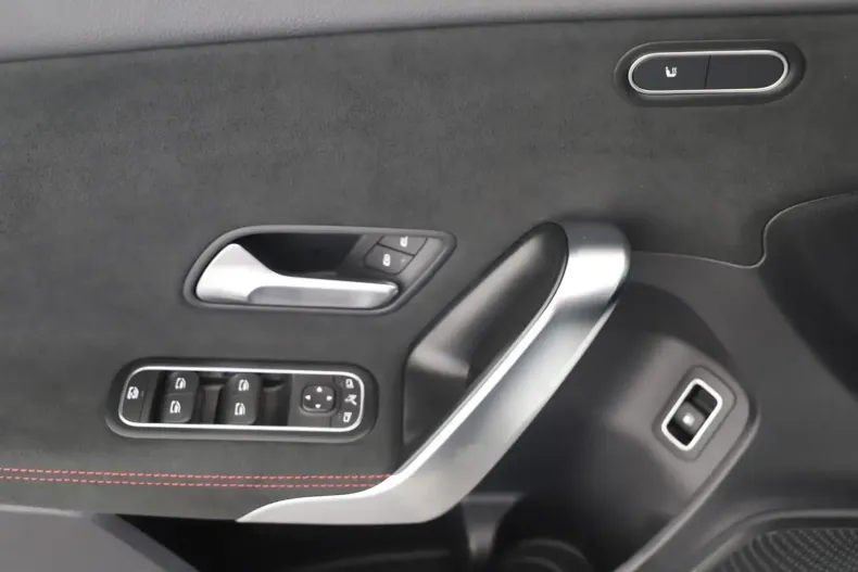 Mercedes-Benz A 250 din 2023 cu 16.681 km - oferta MER125010 - foto 12