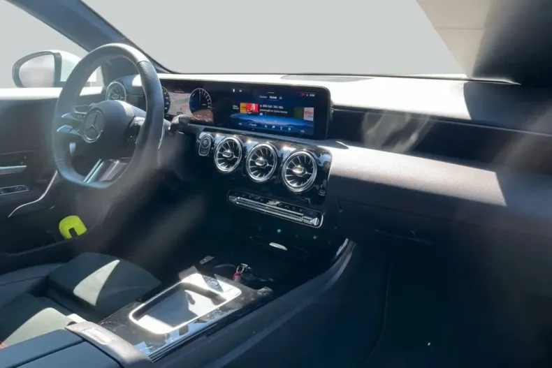 Mercedes-Benz A 250 din 2023 cu 17.036 km - oferta MER125011 - foto 10