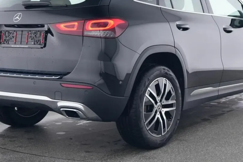 Mercedes-Benz GLA 180 din 2023 cu 7.764 km - oferta MER125015 - foto 4