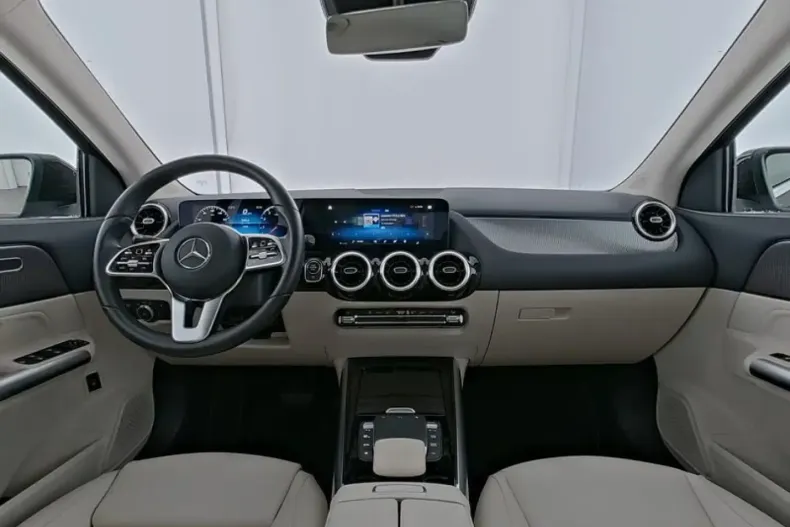 Mercedes-Benz GLA 180 din 2023 cu 7.764 km - oferta MER125015 - foto 5