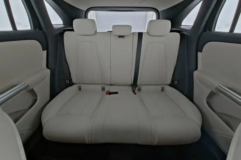 Mercedes-Benz GLA 180 din 2023 cu 7.764 km - oferta MER125015 - foto 8