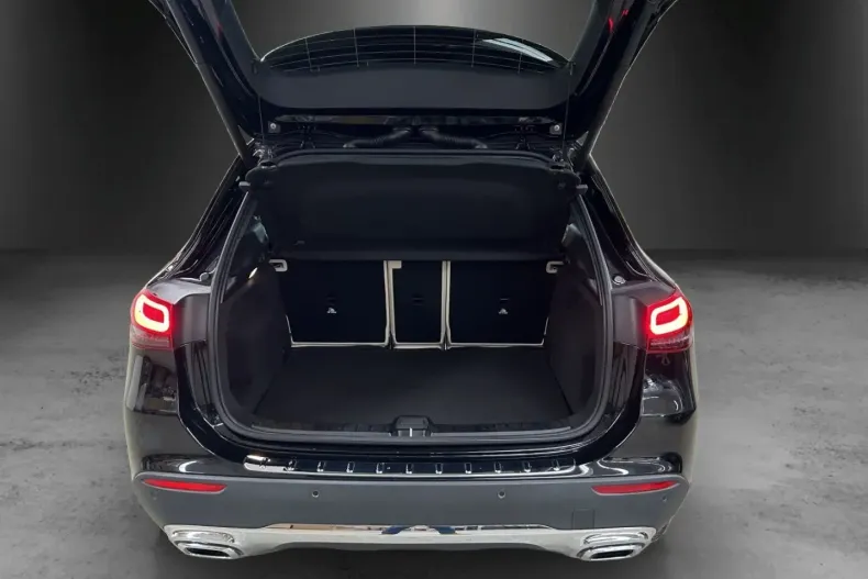 Mercedes-Benz GLA 250 din 2021 cu 23.700 km - oferta MER125016 - foto 4