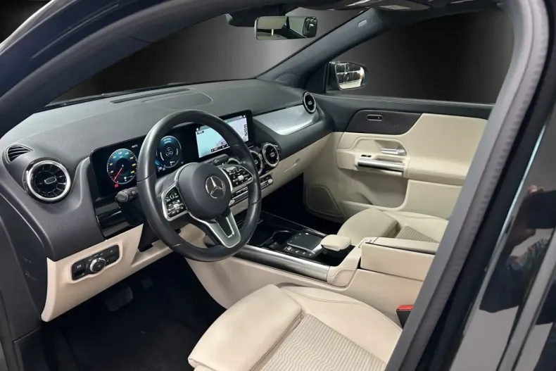 Mercedes-Benz GLA 250 din 2021 cu 23.700 km - oferta MER125016 - foto 6