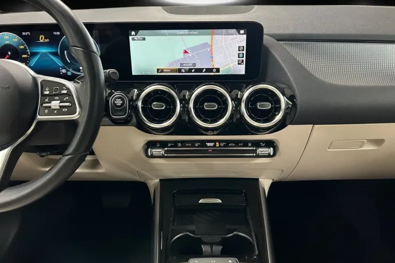 Mercedes-Benz GLA 250 din 2021 cu 23.700 km - oferta MER125016 - foto 8