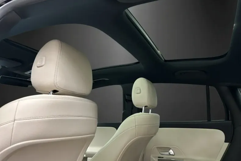 Mercedes-Benz GLA 250 din 2021 cu 23.700 km - oferta MER125016 - foto 9