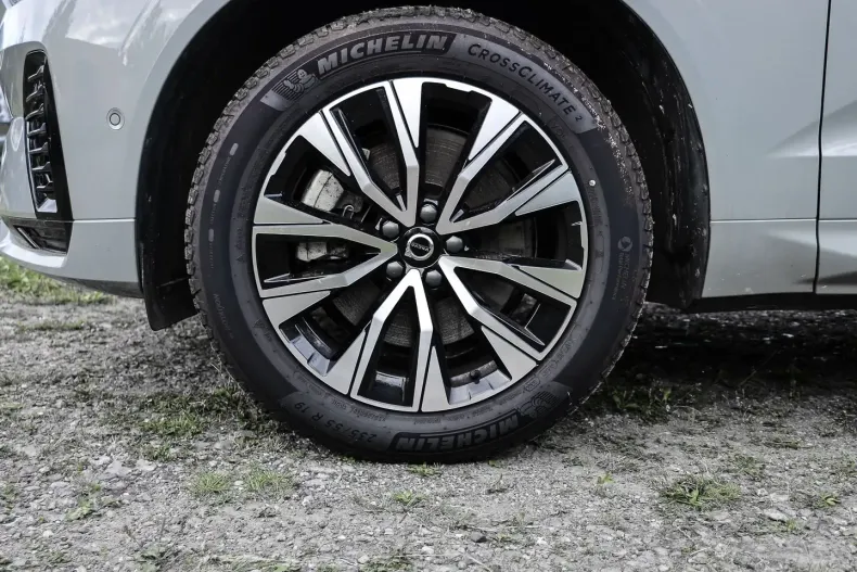 Volvo XC60 din 2023 cu 21.602 km - oferta VOL125022 - foto 3