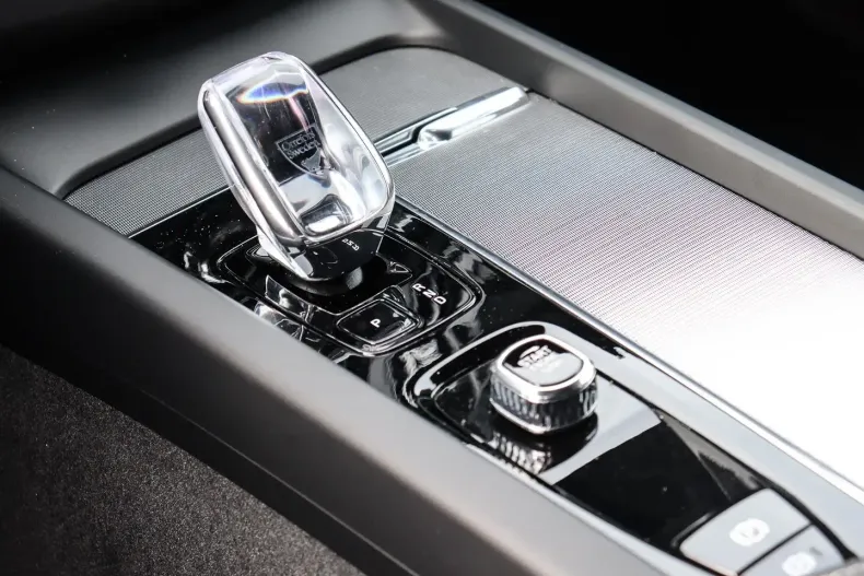 Volvo XC60 din 2023 cu 18.789 km - oferta VOL125024 - foto 12