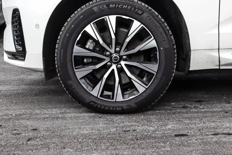 Volvo XC60 din 2023 cu 14.735 km - oferta VOL125025 - foto 3