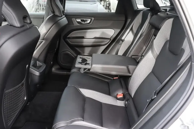 Volvo XC60 din 2023 cu 14.735 km - oferta VOL125025 - foto 13