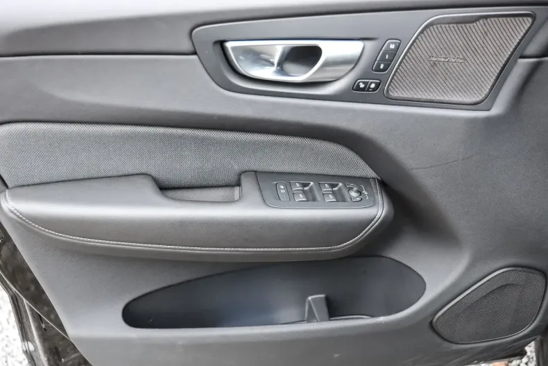 Volvo XC60 din 2023 cu 12.670 km - oferta VOL125027 - foto 7