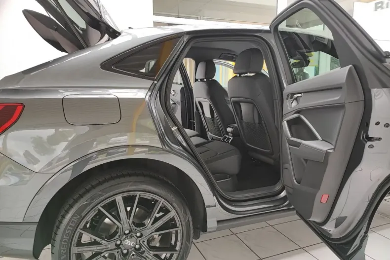 Audi Q3 din 2023 cu 12.720 km - oferta AUD125048 - foto 12