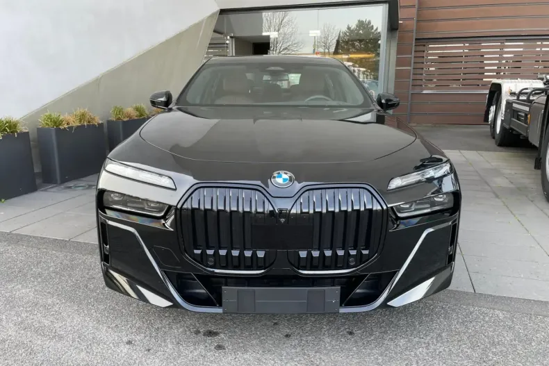 BMW 740 din 2024 cu 6.000 km - oferta BMW125063 - foto 3