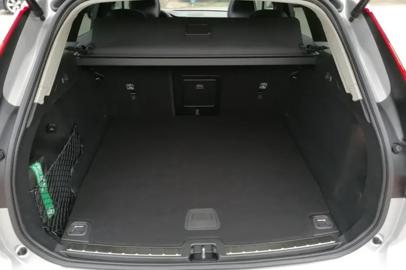 Volvo XC60 din 2024 cu 15.000 km - oferta VOL125096 - foto 2