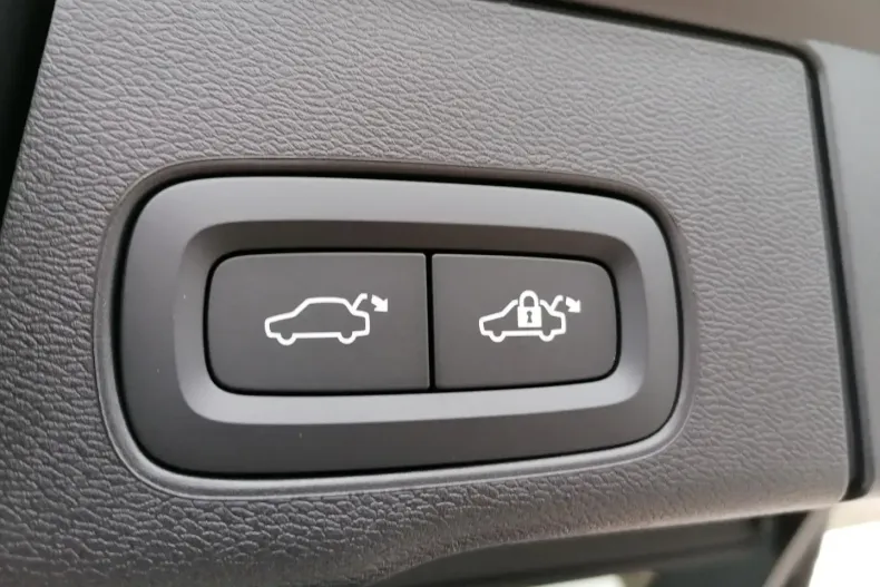 Volvo XC60 din 2024 cu 15.000 km - oferta VOL125096 - foto 4