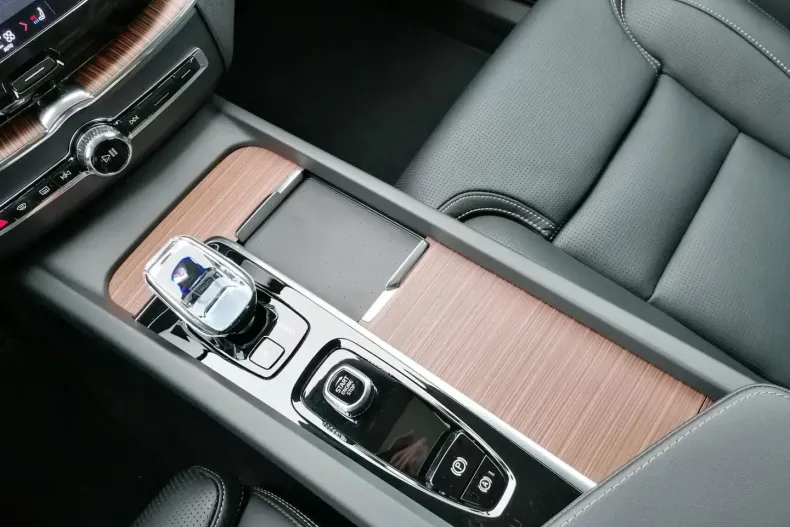 Volvo XC60 din 2024 cu 15.000 km - oferta VOL125096 - foto 9