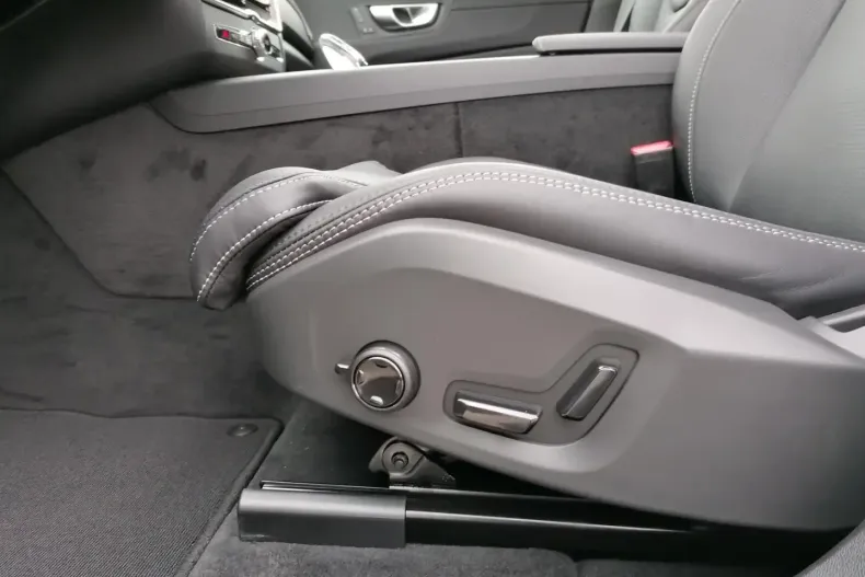 Volvo XC60 din 2024 cu 15.000 km - oferta VOL125096 - foto 19