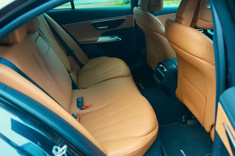 Mercedes-Benz E 220 din 2024 cu 19.877 km - oferta MER125097 - foto 9