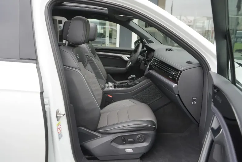 Volkswagen Touareg din 2022 cu 26.300 km - oferta VOL125104 - foto 11