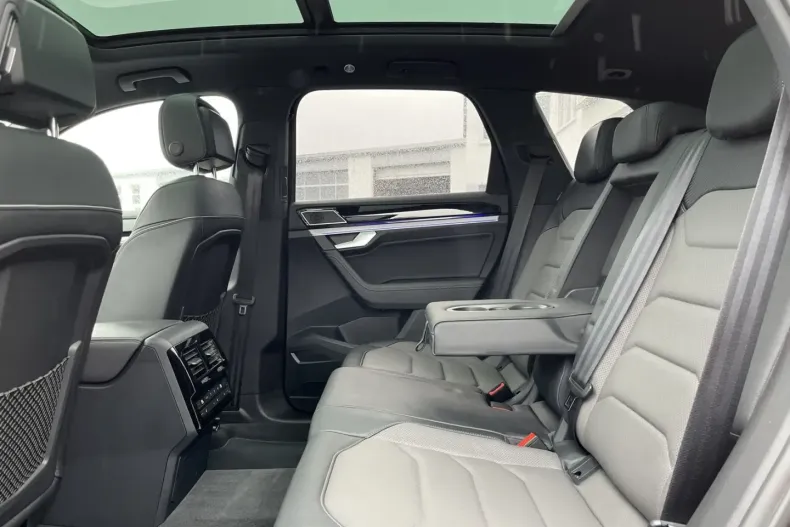 Volkswagen Touareg din 2020 cu 15.294 km - oferta VOL125105 - foto 16