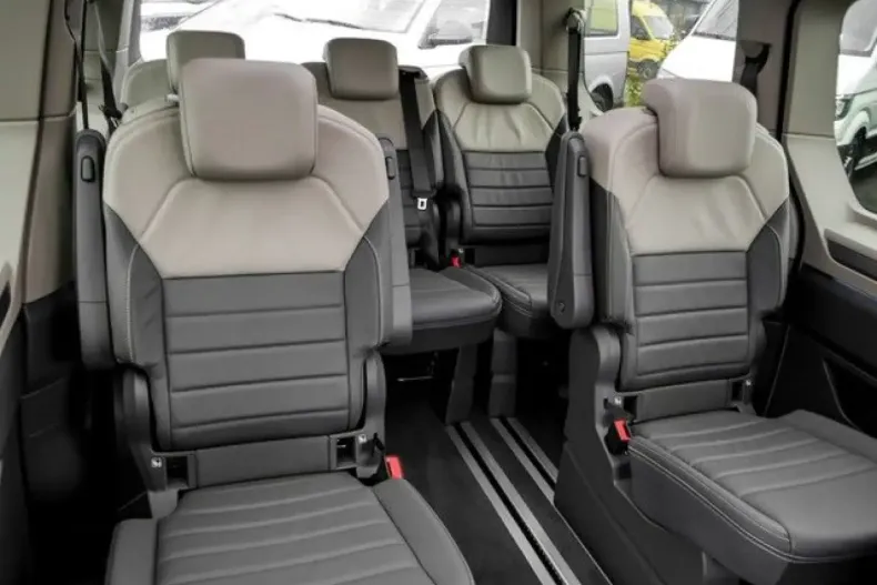 Volkswagen T7 Multivan din 2023 cu 37.610 km - oferta VOL125112 - foto 4