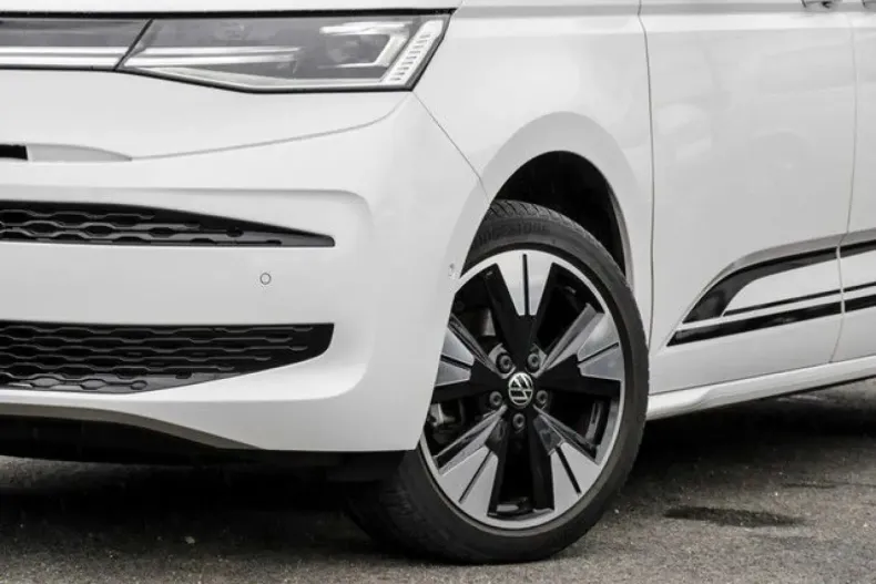 Volkswagen T7 Multivan din 2023 cu 37.610 km - oferta VOL125112 - foto 5