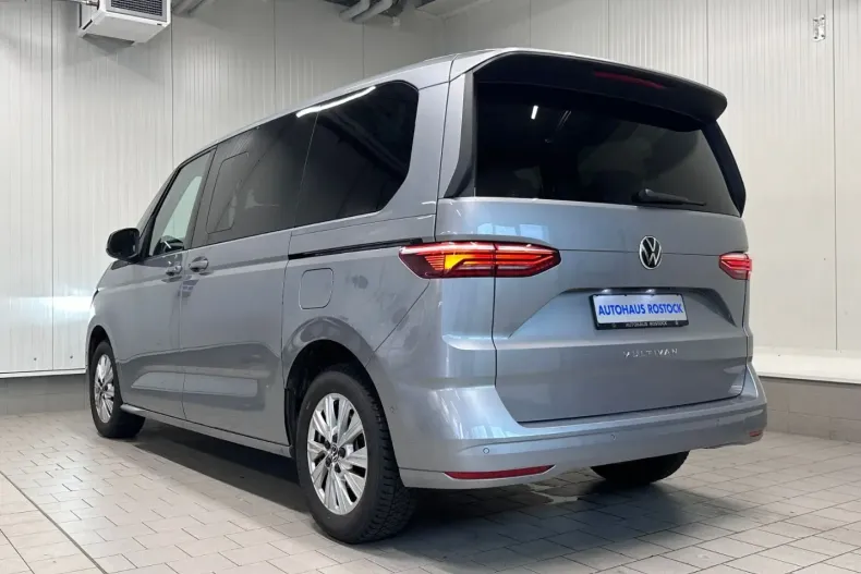 Volkswagen T7 Multivan din 2023 cu 20.450 km - oferta VOL125113 - foto 3