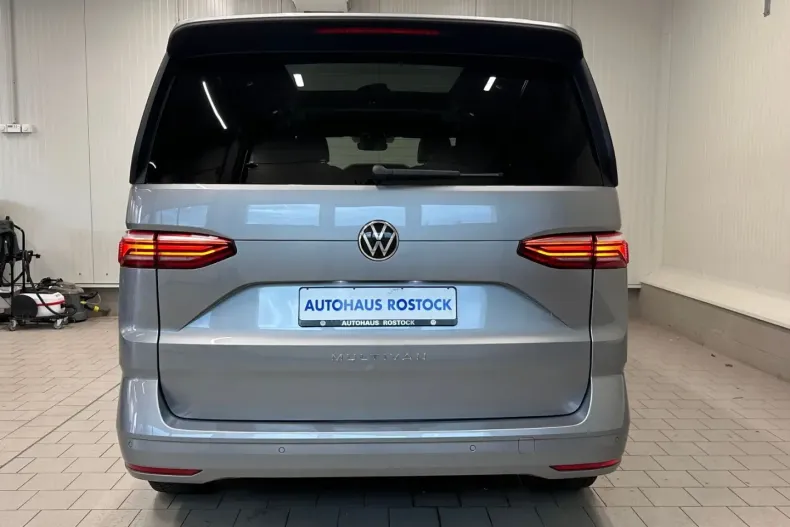 Volkswagen T7 Multivan din 2023 cu 20.450 km - oferta VOL125113 - foto 4