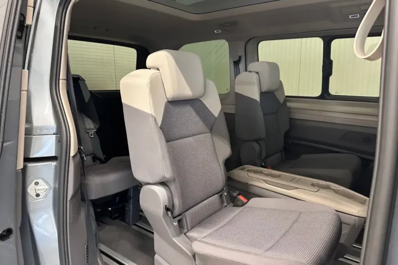 Volkswagen T7 Multivan din 2023 cu 20.450 km - oferta VOL125113 - foto 17