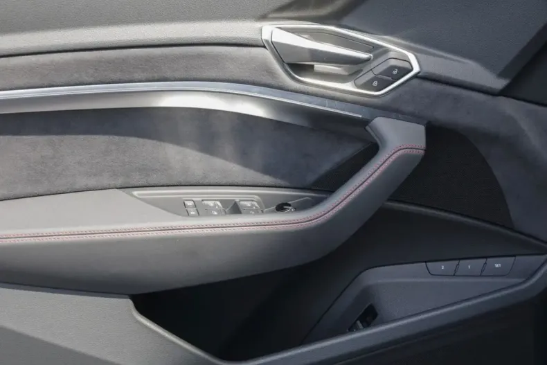 Audi Q8 e-tron din 2023 cu 14.638 km - oferta AUD125121 - foto 21