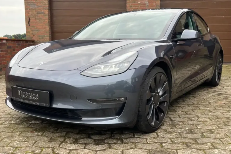 Tesla Model 3 din 2022 cu 69.697 km - oferta TES125126 - foto 1