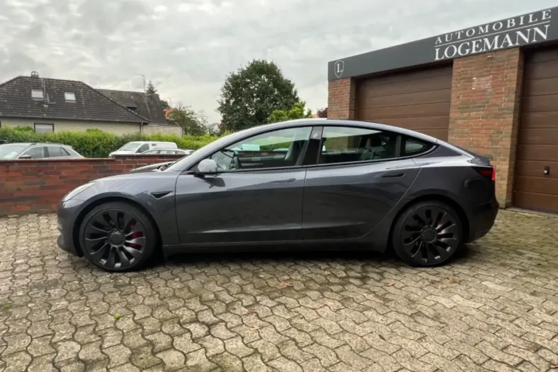 Tesla Model 3 din 2022 cu 69.697 km - oferta TES125126 - foto 2