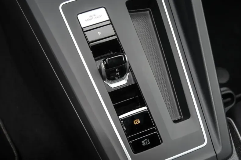 Volkswagen Golf din 2022 cu 34.148 km - oferta VOL125129 - foto 9