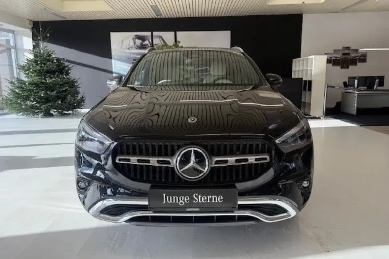 Mercedes-Benz GLA 200 din 2023 cu 4.999 km - oferta MER125131 - foto 2
