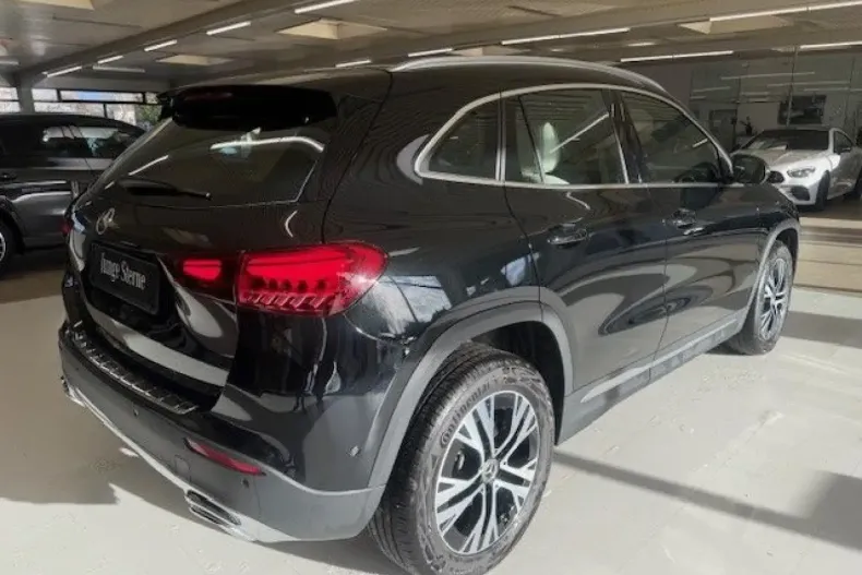 Mercedes-Benz GLA 200 din 2023 cu 4.999 km - oferta MER125131 - foto 6