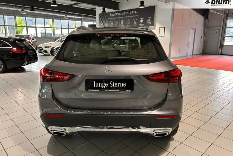 Mercedes-Benz GLA 180 din 2023 cu 1.950 km - oferta MER125136 - foto 4